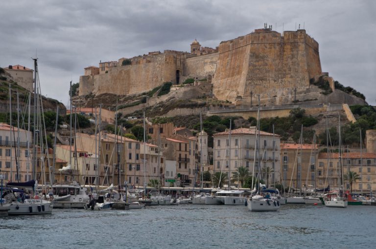 Comment trouver un bon hôtel en Corse ?