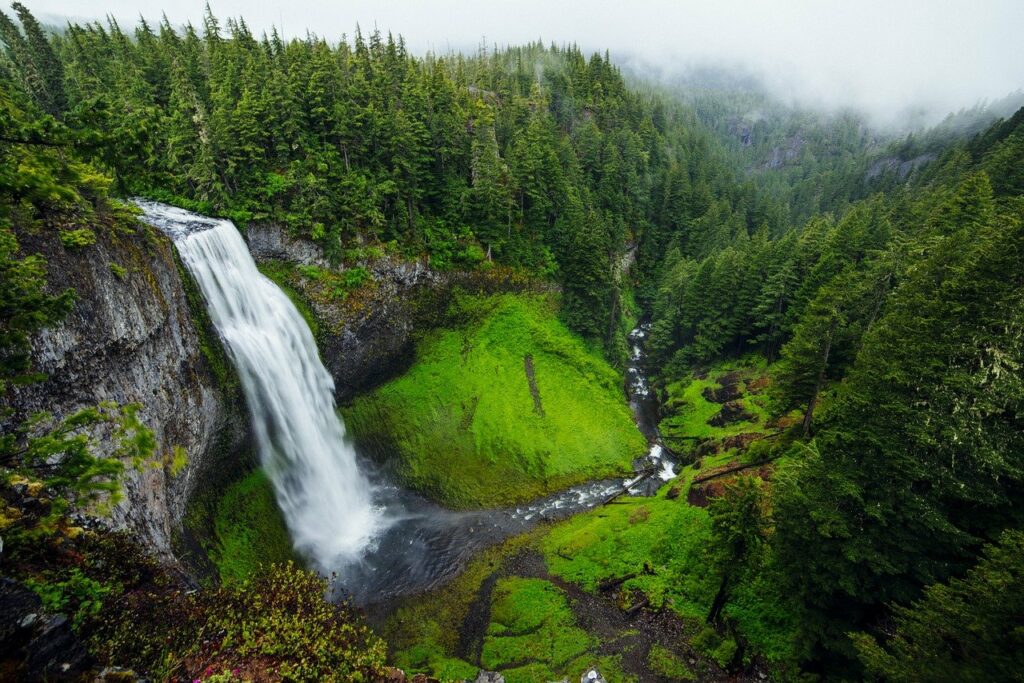 Une chute d'eau