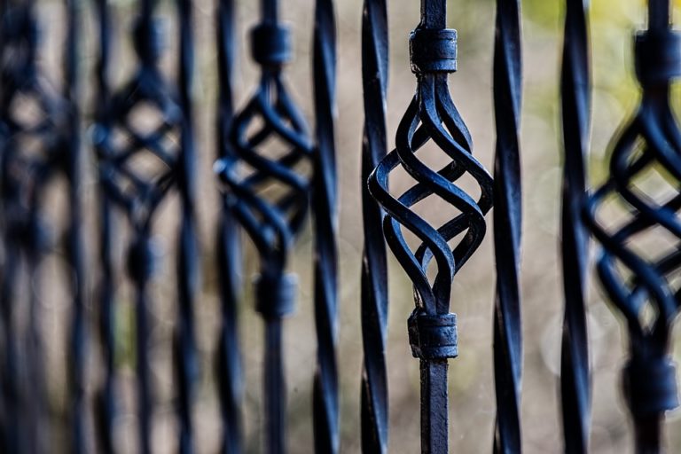 Sécurité et décoration extérieure, misez sur la clôture