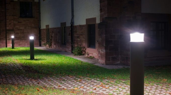 Quel luminaire d’extérieur Aric choisir pour mon allée de jardin ?