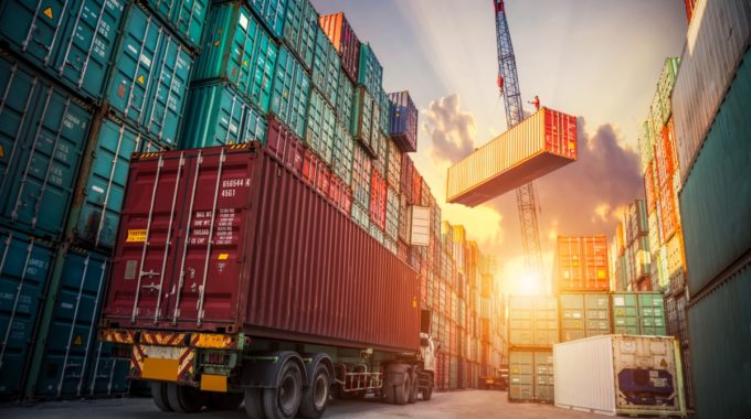 Transport maritime ou aérien : quelle est la meilleure option ?