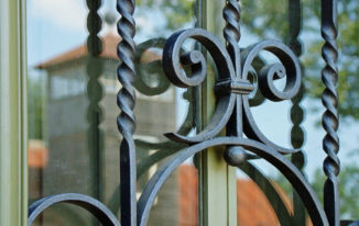 Choisir une grille de défense pour ses fenêtres : les critères à considérer