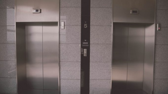 Panne d’ascenseur dans un immeuble en copropriété : ce que vous devez savoir