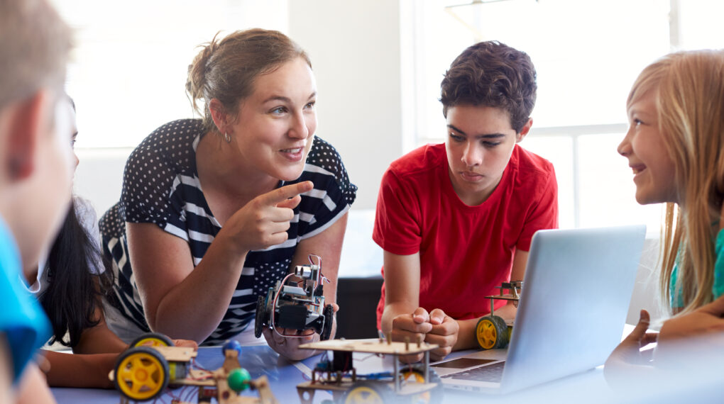 Pourquoi et comment initier votre enfant à la robotique ?