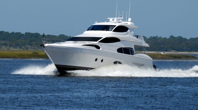Comment réviser le moteur de son bateau ?