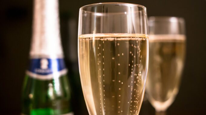 Champagne Blanc de Blancs vs Blanc de Noirs : un duel de caractères dans la flûte