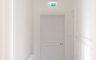 Quelles sont les règles et réglementations concernant les issues de secours ?