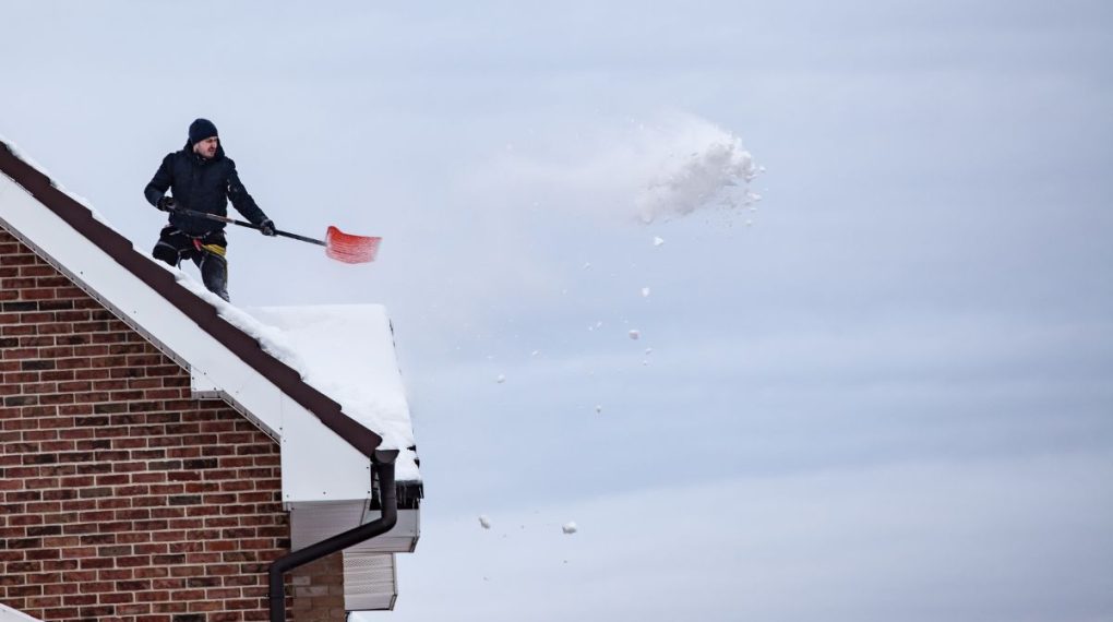 2-Prévenir l’accumulation de glace et de neige sur son toit au Québec